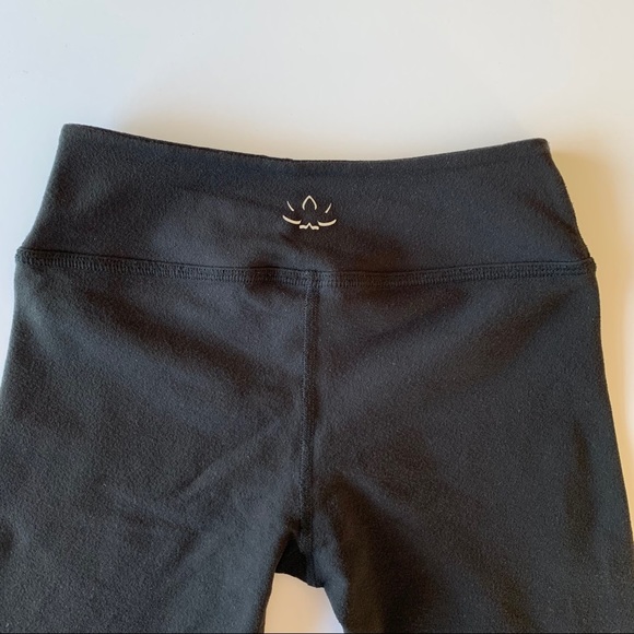 ♡ Beyond Yoga Capri Leggings - Picture 4 of 7